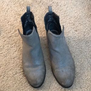 worn in jeffrey campbell chelsea style boots